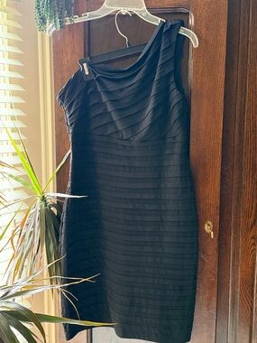 London Times Black One-Shoulder Bandage Dress - Classic Evening Style